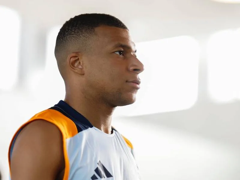 记者:老佛爷手段高超,用一致对外的号召助姆巴佩化解危机